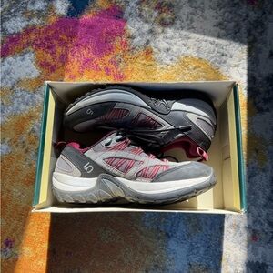 Clarks Pink and Gray Women's Shoes